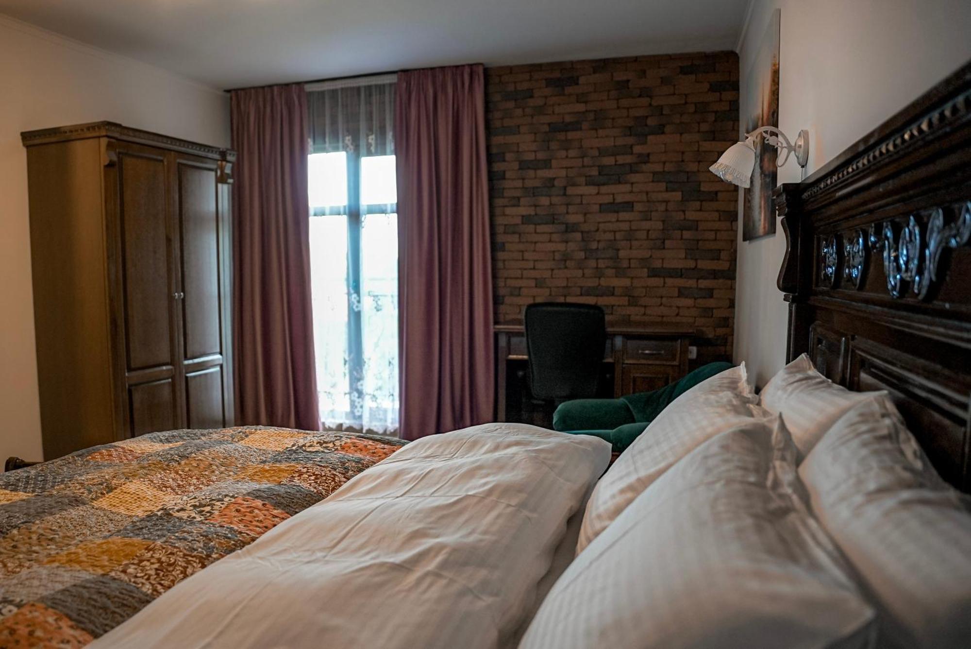 Bed and Breakfast Boutique Marlen Ghimbav Exterior foto