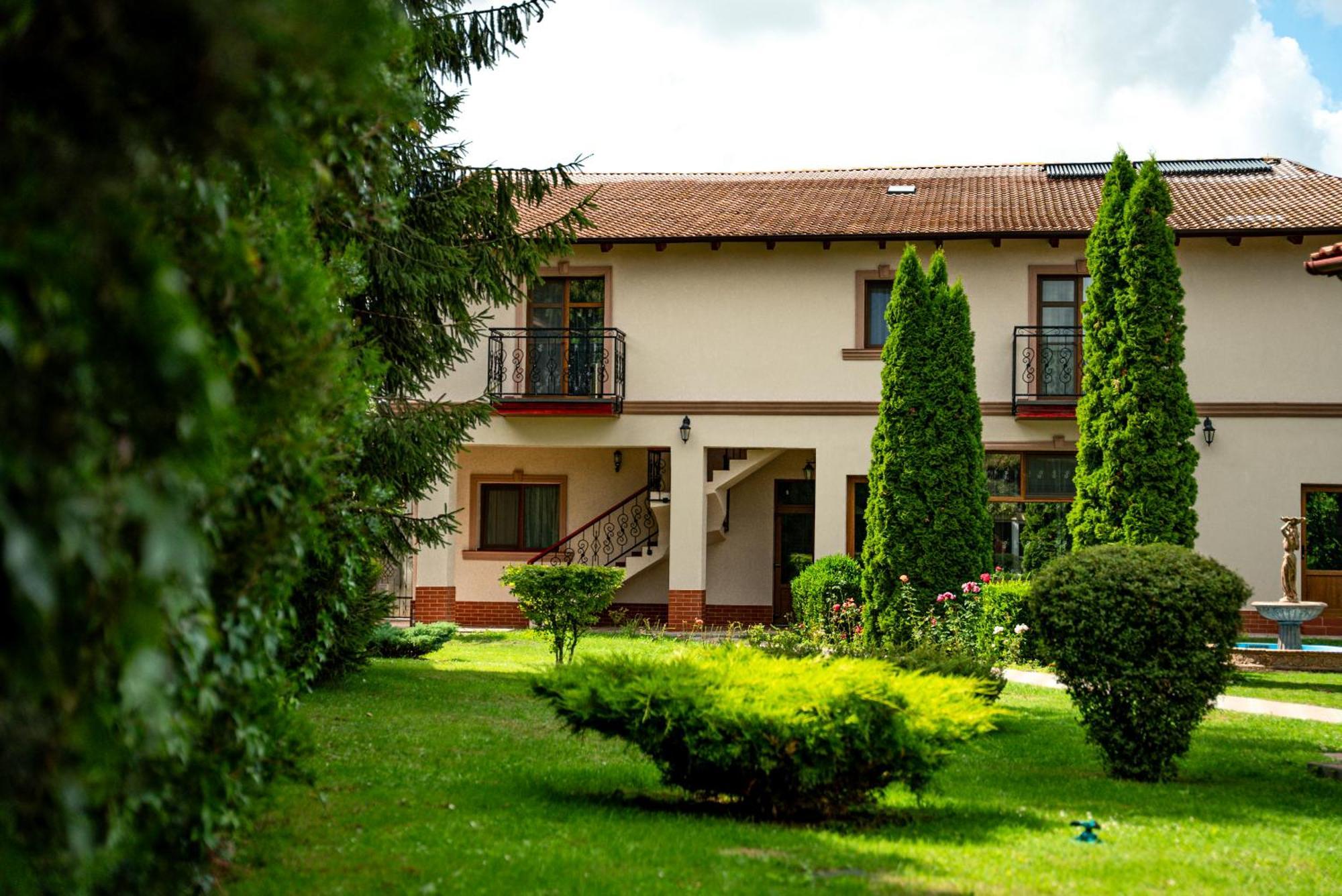 Bed and Breakfast Boutique Marlen Ghimbav Exterior foto