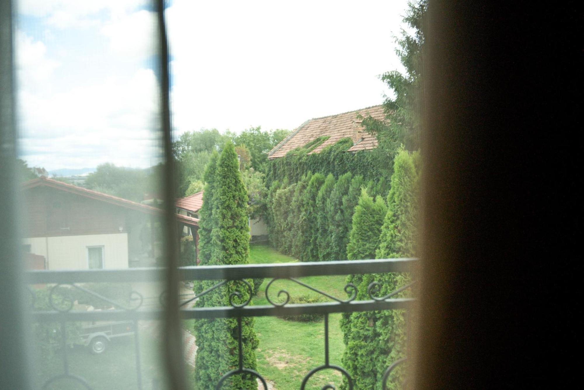 Bed and Breakfast Boutique Marlen Ghimbav Exterior foto
